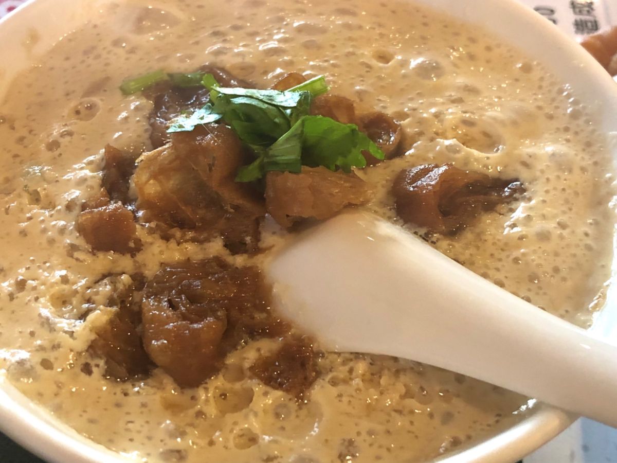 阜杭豆漿

揚げパンを豆乳のスープに浸して食べるんだけど、
めっちゃ美味し...