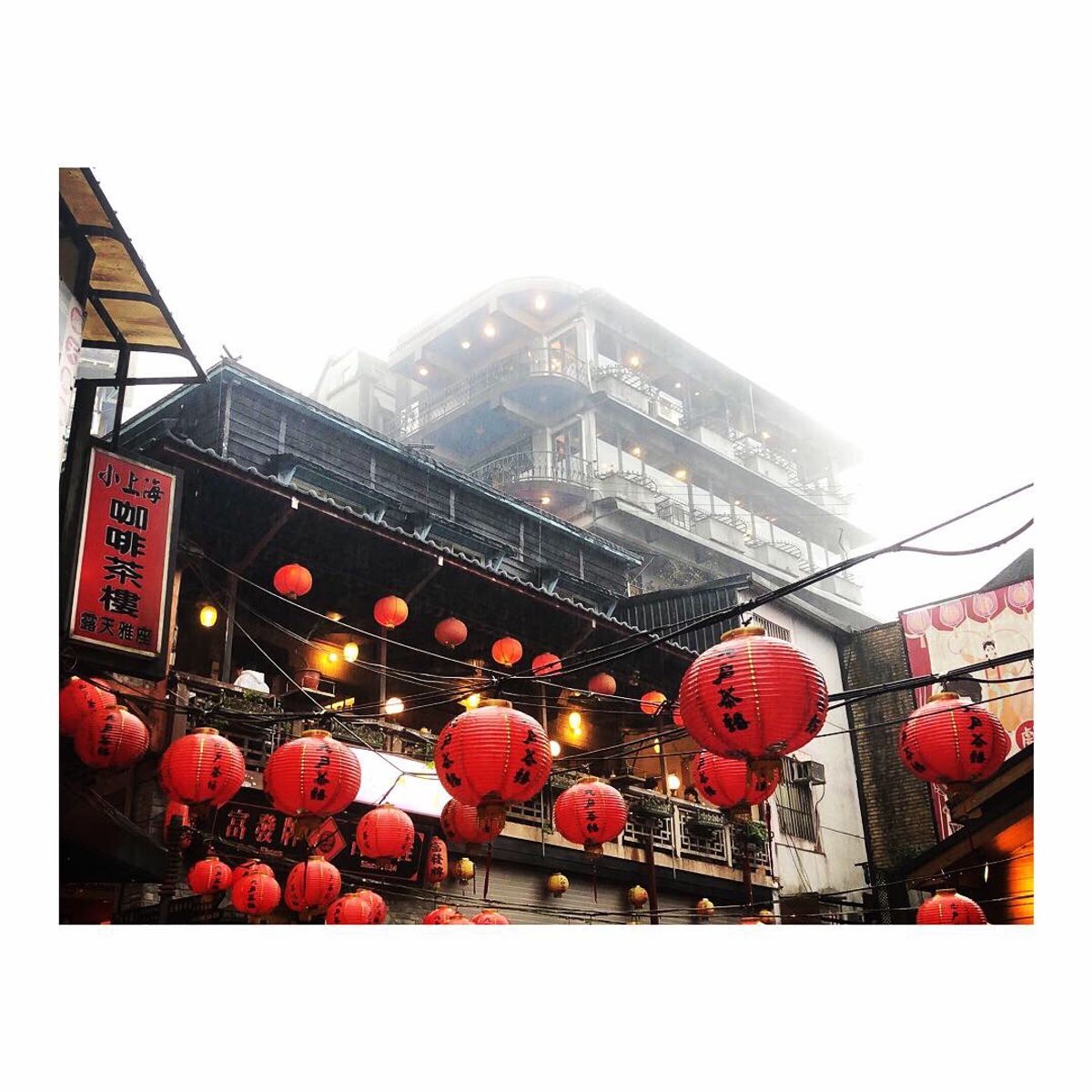 千と千尋を観てから
ずっと行ってみたかった九份は
あいにくの土砂降り😭

...