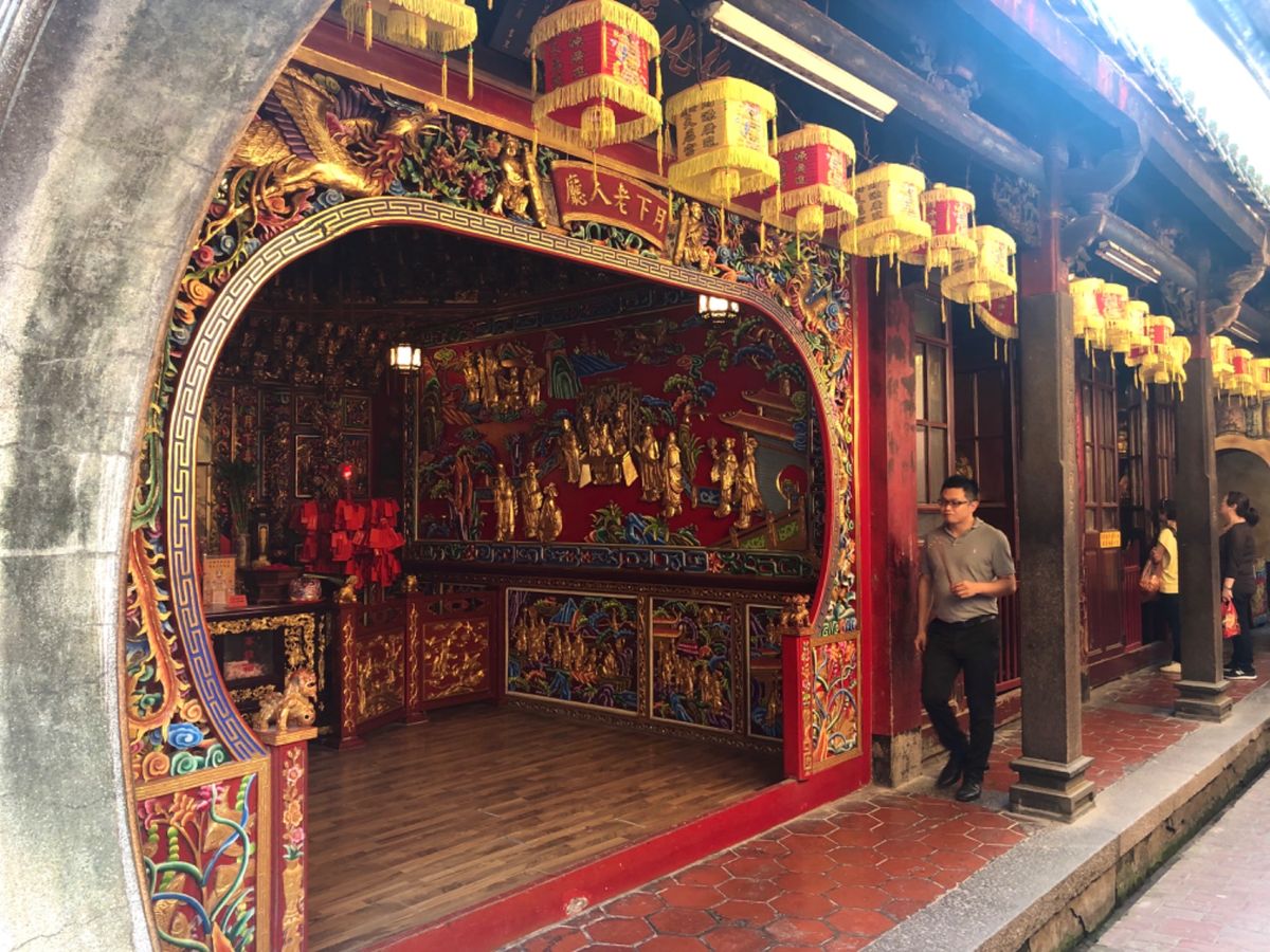 鹿港天后宮

お詣りのときに、なんか現地の人が
カツーンカツーンやってたか...