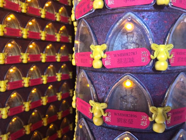 台湾・台北「美味いもの三昧！食い道楽の旅」の写真：鹿港天后宮

ものすごい数で圧倒される😳