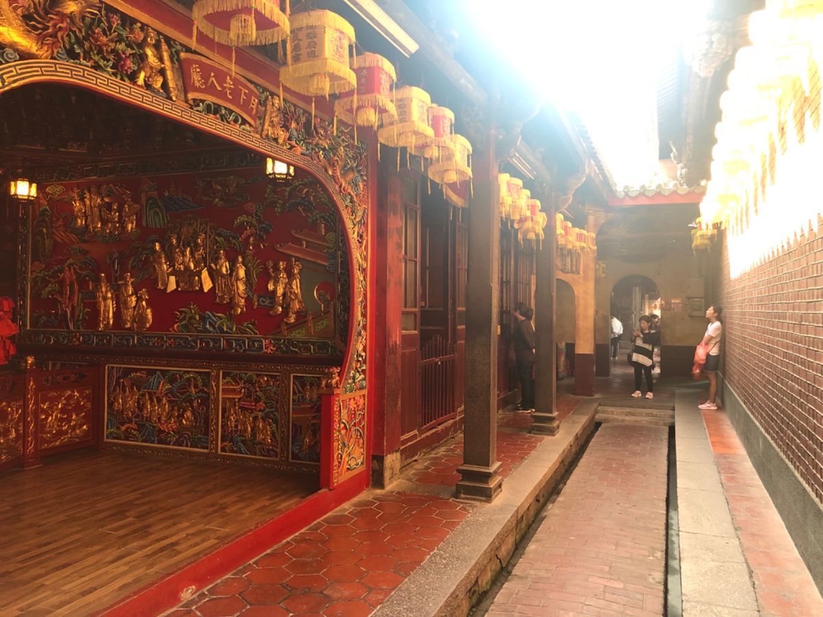 鹿港天后宮

お詣りのときに、なんか現地の人が
カツーンカツーンやってたか...