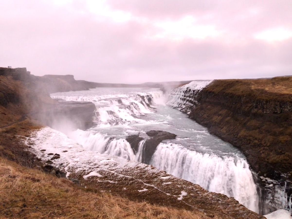 Gullfoss

お天気は良くなかったけど
それでも迫力があって行ってよ...
