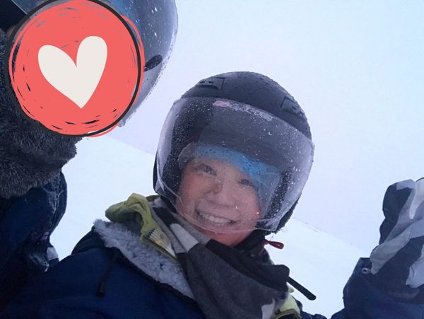 アイスランド・レイキャビク「アイスランド大自然の旅」の写真：ラング氷河の上でスノーモービル

集合場...