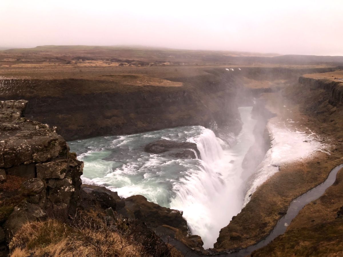 Gullfoss

お天気は良くなかったけど
それでも迫力があって行ってよ...