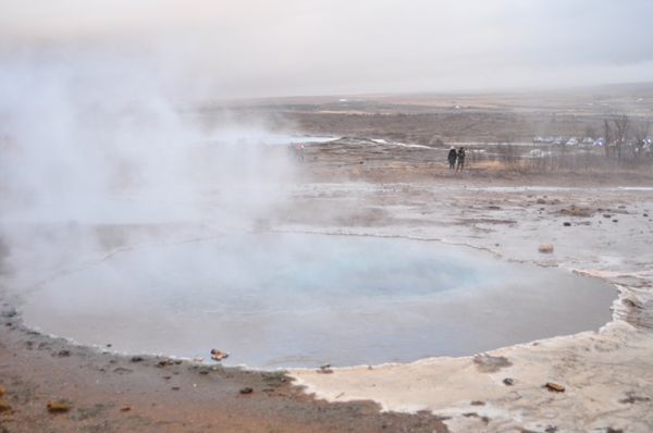 アイスランド・レイキャビク「アイスランド大自然の旅」の写真：ゲイシル Geysir

間欠泉が吹き上...
