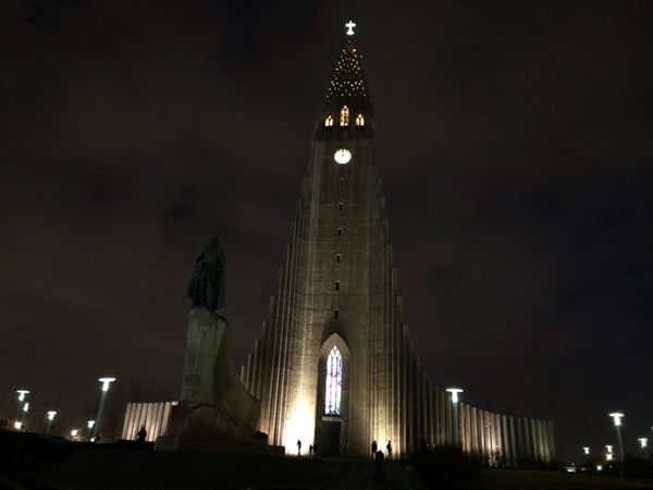 アイスランド・レイキャビク「アイスランド大自然の旅」の写真：ハットルグリムス教会
レイキャビクと言え...