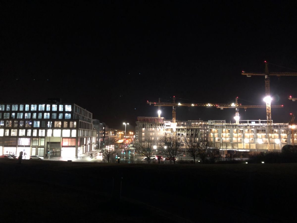 ハットルグリムス教会
レイキャビクと言えばこの教会

夜だったから中には入れず