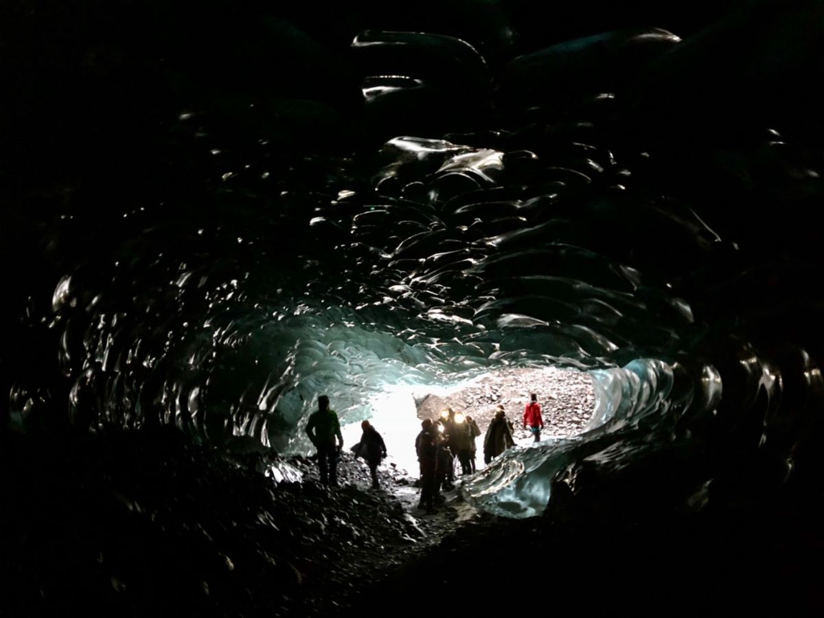 バトナ氷河

ブルーケーブは確かに青い氷なんだけど
パンフとかでみて期待し...