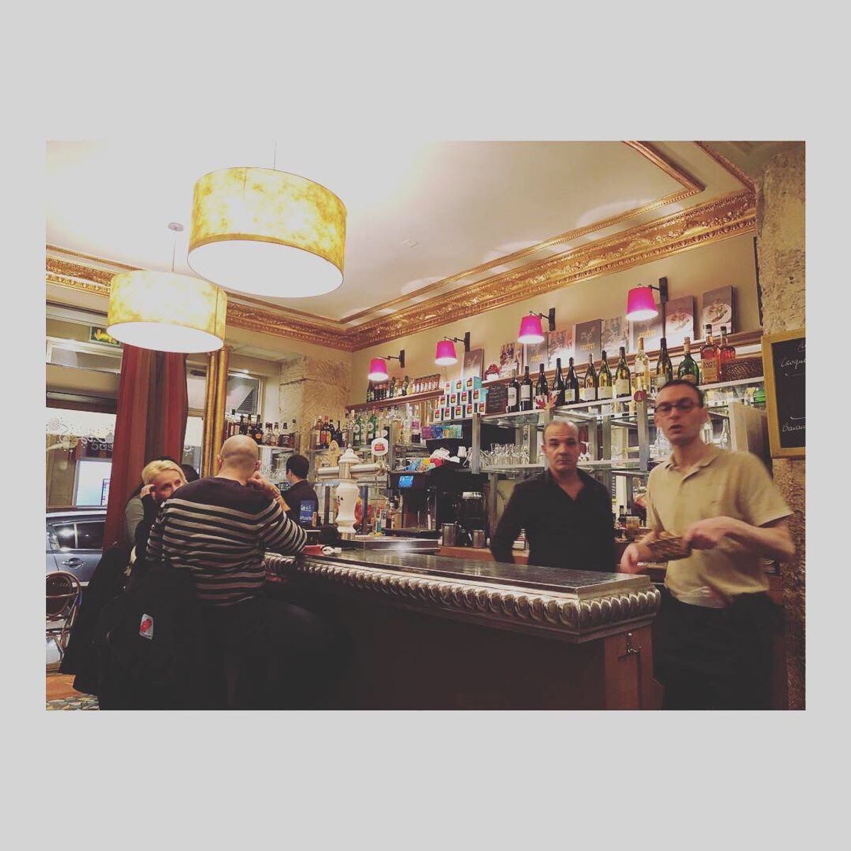 カフェ　コンスタン

知り合いに教えてもらったレストランカフェ
こじんまり...