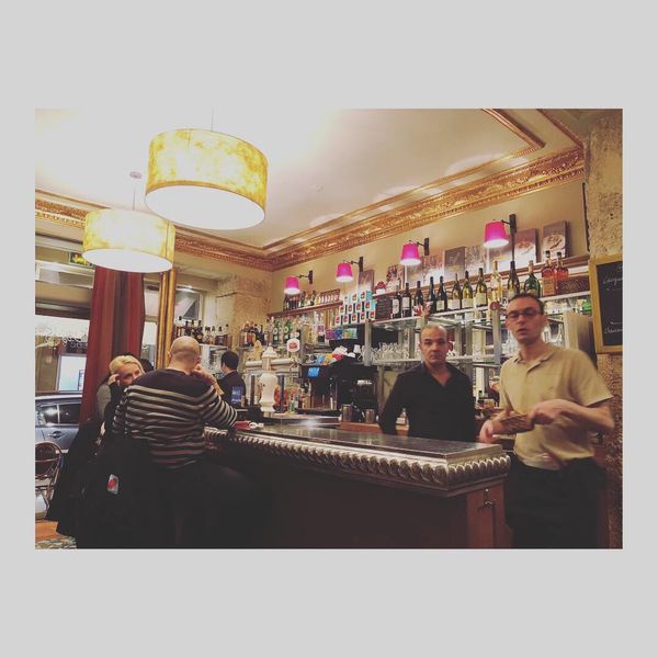 フランス・パリ「食欲と物欲を満たす弾丸パリ旅行」の写真：カフェ　コンスタン

知り合いに教えても...