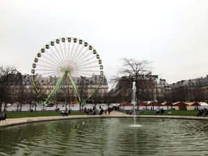オルセー美術館
対岸から見てもでっかい！

チェイルリー公園
年末だったけ...
