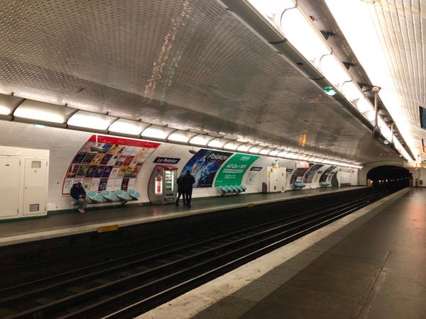 フランス・パリ「食欲と物欲を満たす弾丸パリ旅行」の写真：地下鉄に乗って百貨店へ
ここで自分へのお...