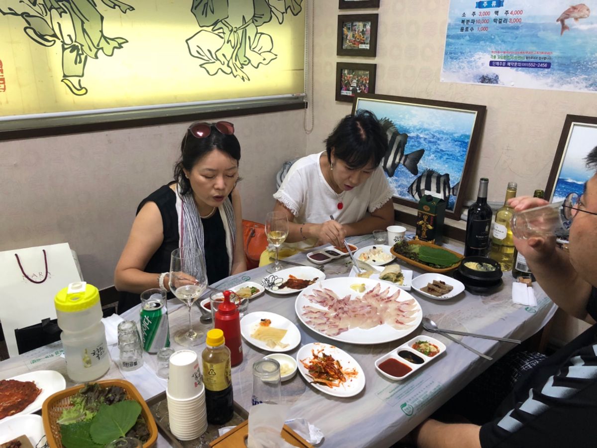 ヨンさんがお友達と定期的にやってるらしいワイン会に参加させてもらうことに🍷...