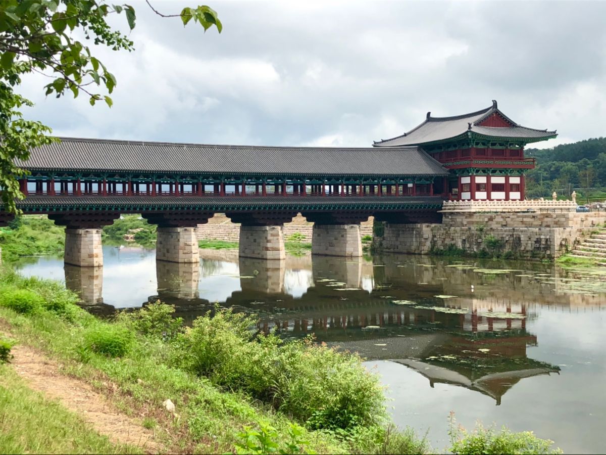 橋はお坊さんと娘さんの悲恋の物語があるらしい
なんか認められない恋だったか...