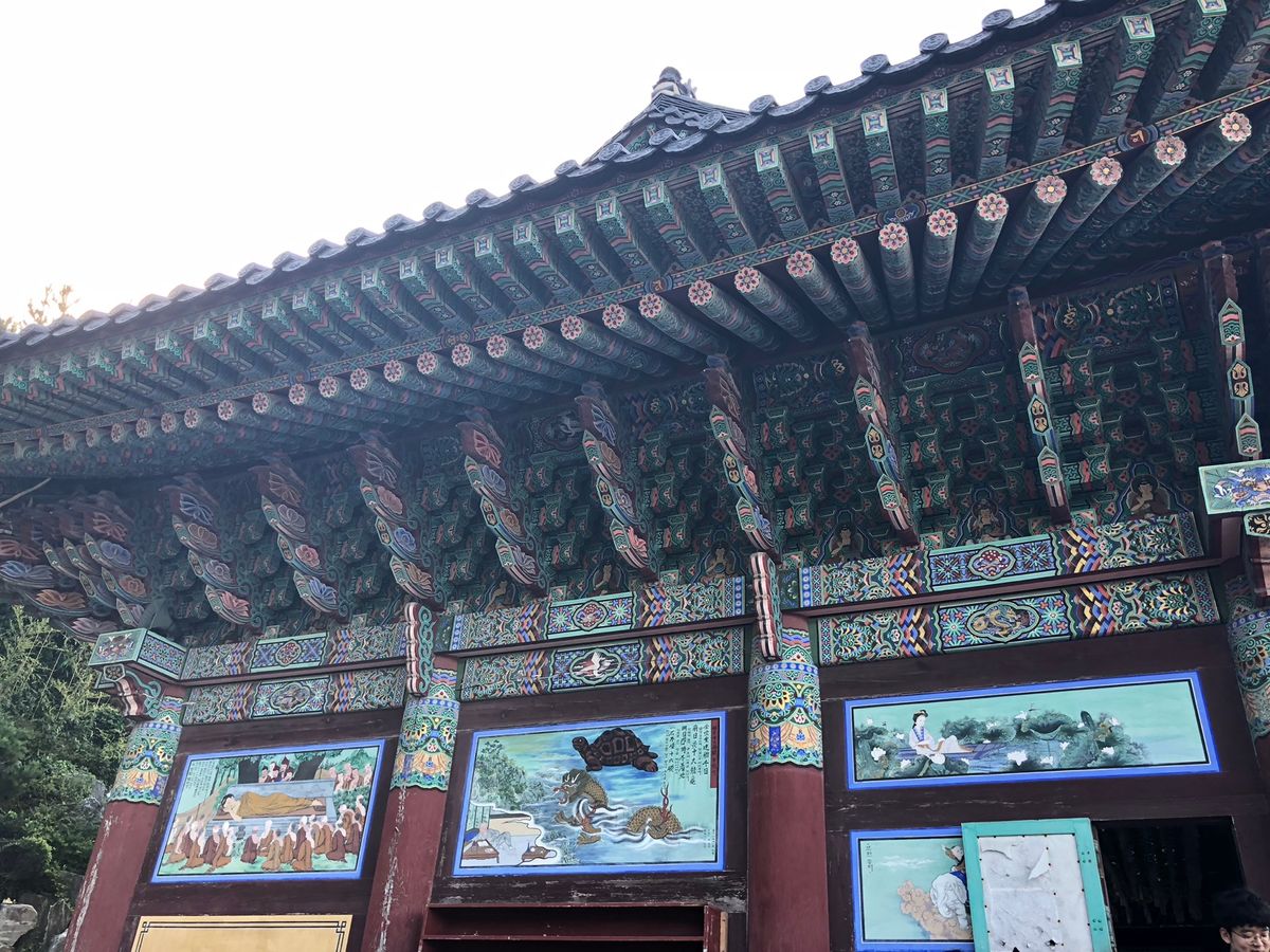 海東龍宮寺

本堂？はとてもカラフル
細かい装飾が綺麗