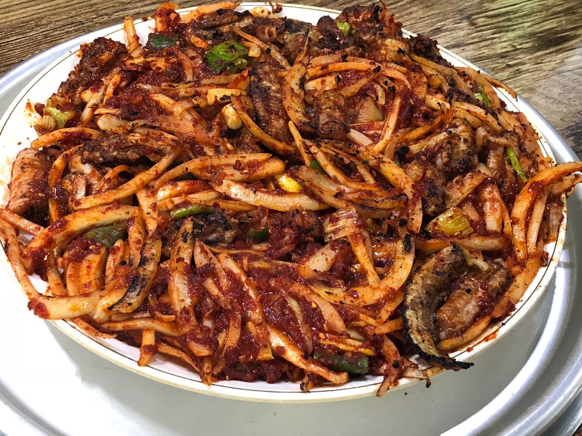 ウナギも葉っぱに巻き巻きして食べる
ウナギ、そんなに得意ではないんだけど
...