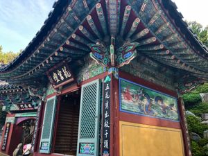 海東龍宮寺

本堂？はとてもカラフル
細かい装飾が綺麗