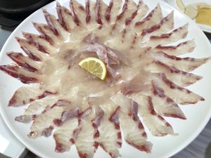 ヨンさんがお友達と定期的にやってるらしいワイン会に参加させてもらうことに🍷...