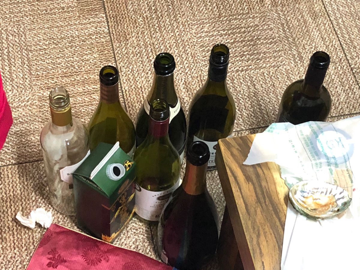 ヨンさんがお友達と定期的にやってるらしいワイン会に参加させてもらうことに🍷...