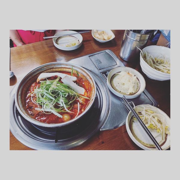 大韓民国 (韓国)・釜山「食べて食べて食べまくる！釜山ローカルグルメ」の写真：釜山に到着して最初のゴハン

韓国人の友...