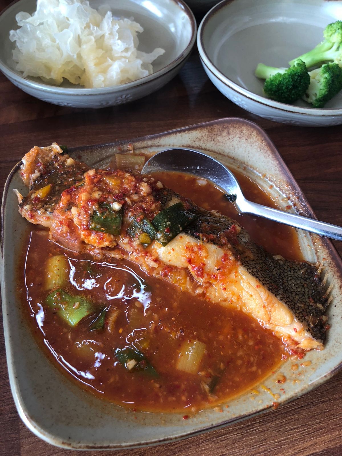 先生イチオシのお店でランチ
カレイ鍋だったかな？

ここは釜山で食べた中で...