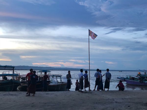 ミャンマー・ヤンゴン「ミャンマーの民族衣装ロンジーを楽しんだ旅」の写真：マジックアワー🌆