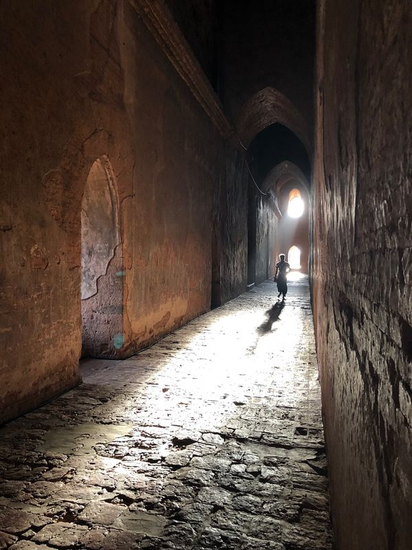 ミャンマー・ヤンゴン「ミャンマーの民族衣装ロンジーを楽しんだ旅」の写真：こちらもパゴダで撮った写真色々