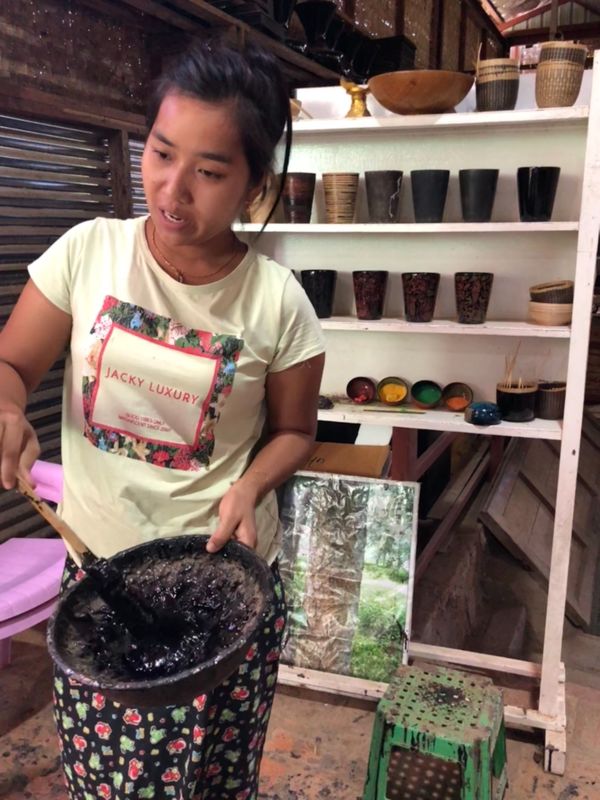 ミャンマー・ヤンゴン「ミャンマーの民族衣装ロンジーを楽しんだ旅」の写真：Mya Thit Sar

漆器工房の見...