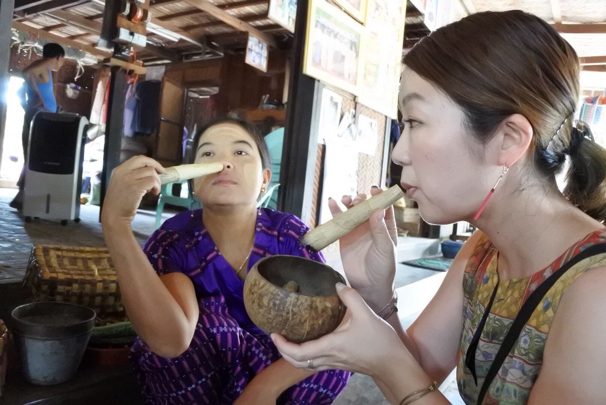 ミンナントゥー村

村のお姉さんが案内してくれた
勧められるがまま巻きタバコを🚬