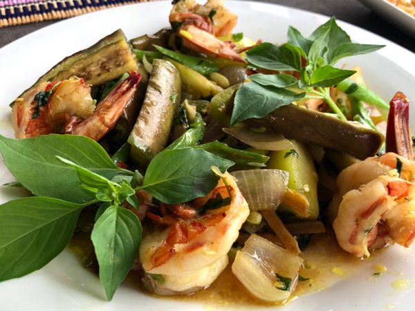 ミャンマー・ヤンゴン「ミャンマーの民族衣装ロンジーを楽しんだ旅」の写真：スプリング ロッジ インレー Sprin...