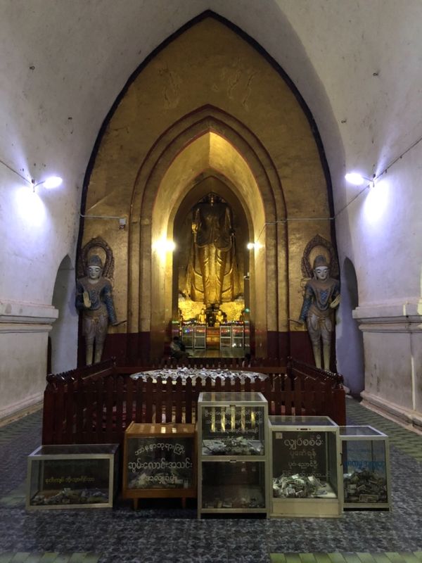 ミャンマー・ヤンゴン「ミャンマーの民族衣装ロンジーを楽しんだ旅」の写真：ANANDA PHAYA

各方角で微妙...