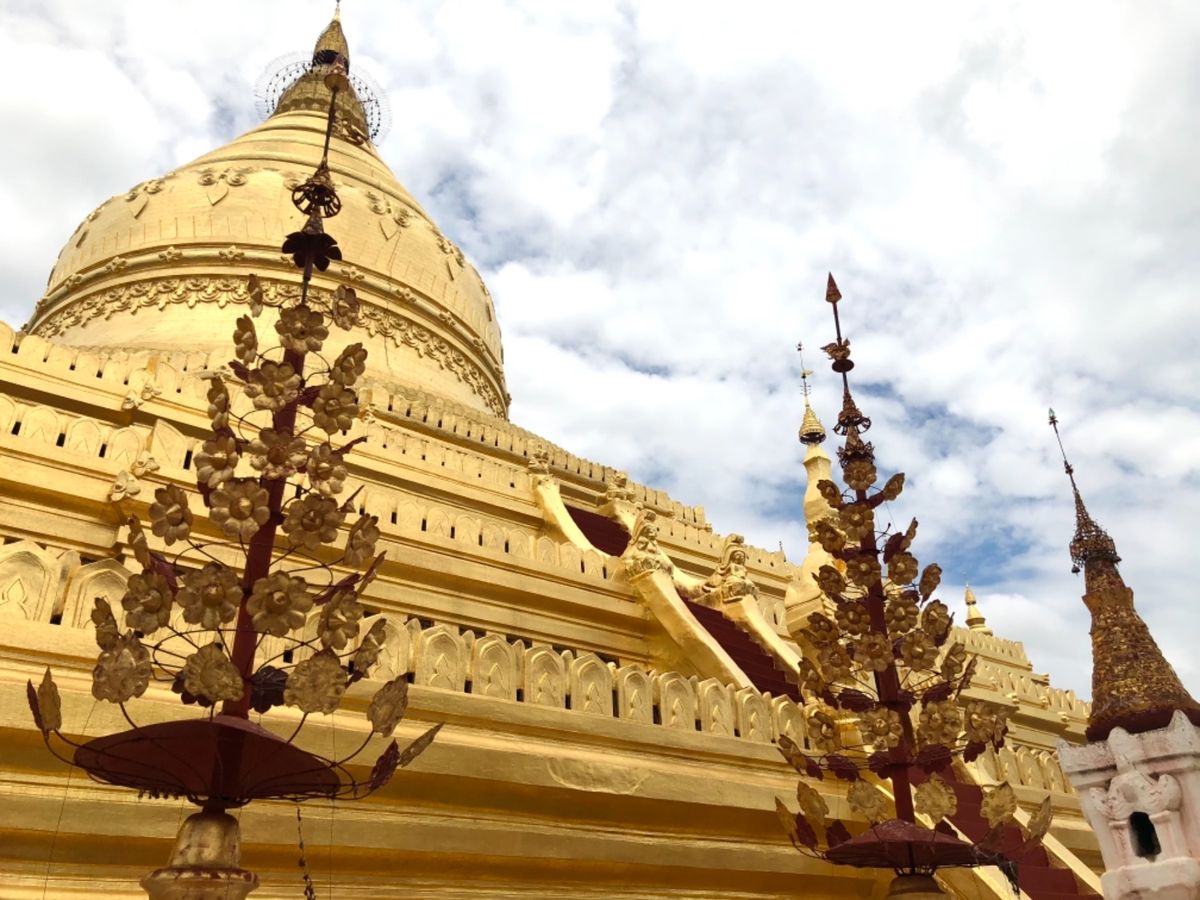 シュエズィーゴン・パゴダ
タイのお寺みたいな金ピカ！
仏像？までミャンマー...