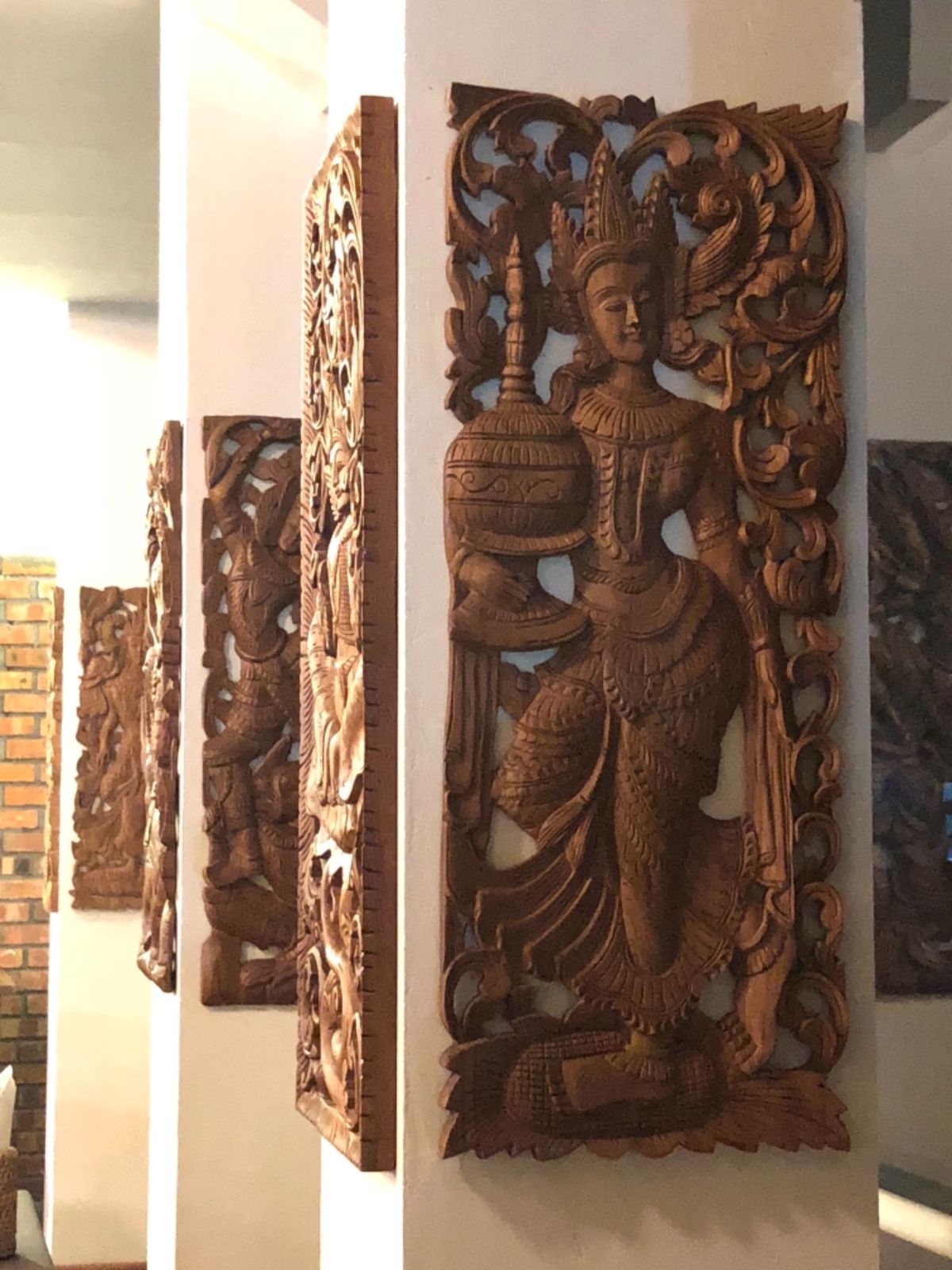 スプリング ロッジ インレー Spring Lodge Inle　

中に...