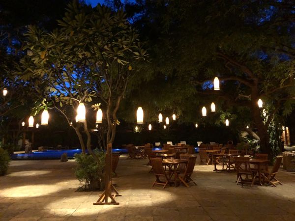 ミャンマー・ヤンゴン「ミャンマーの民族衣装ロンジーを楽しんだ旅」の写真：ザ ホテル@タラバー ゲートのエントラン...