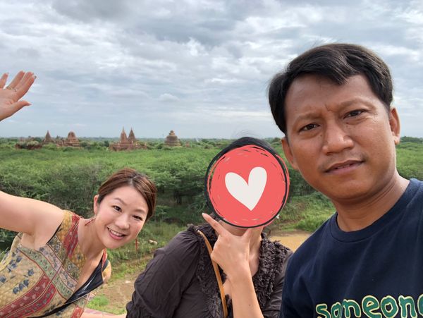 ミャンマー・ヤンゴン「ミャンマーの民族衣装ロンジーを楽しんだ旅」の写真：ミンナントゥー村

ドライバーのニィニィ...