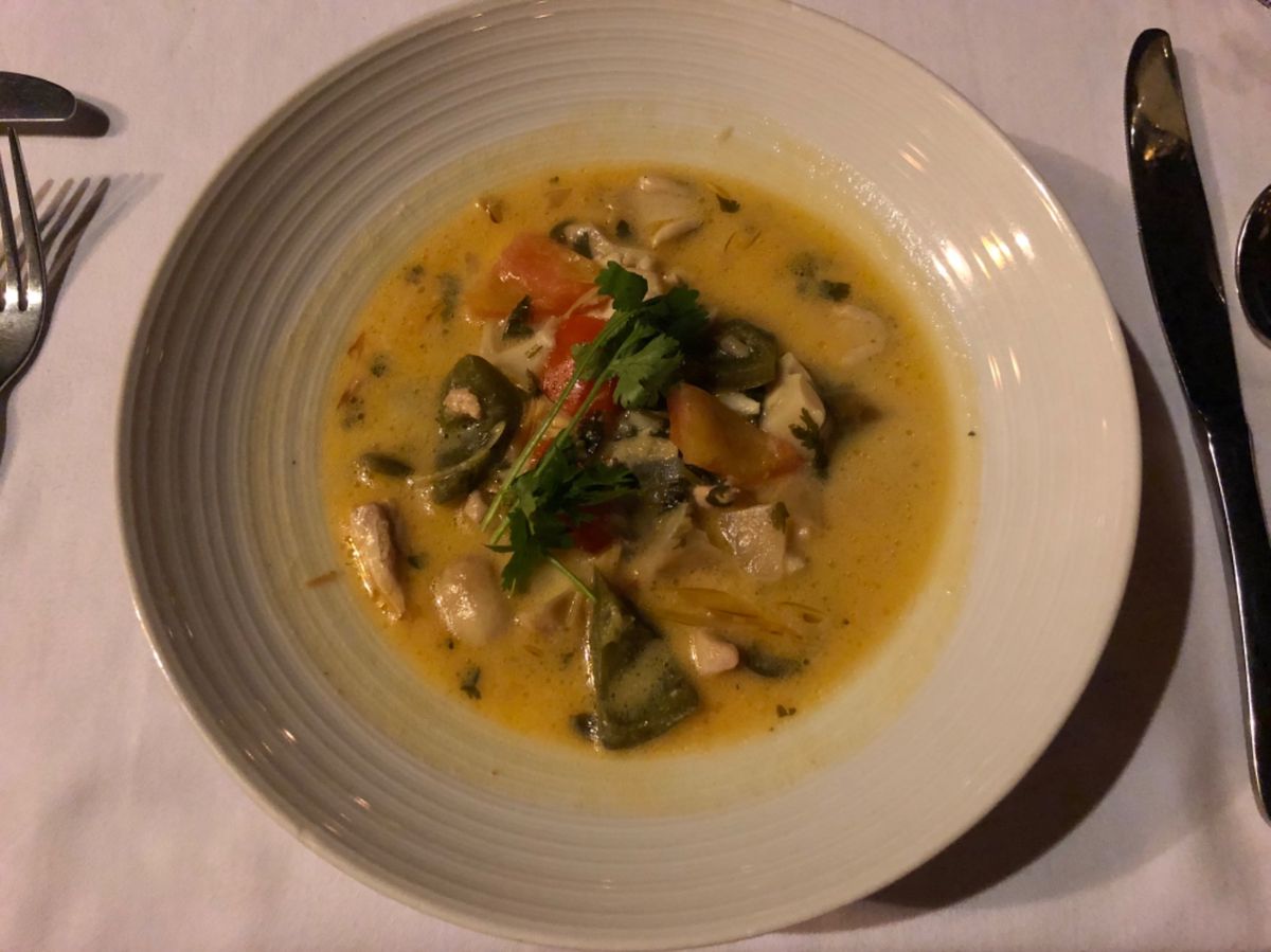 ザ ホテル@タラバー ゲートのレストランのゴハン

見た目はめっちゃ美味し...