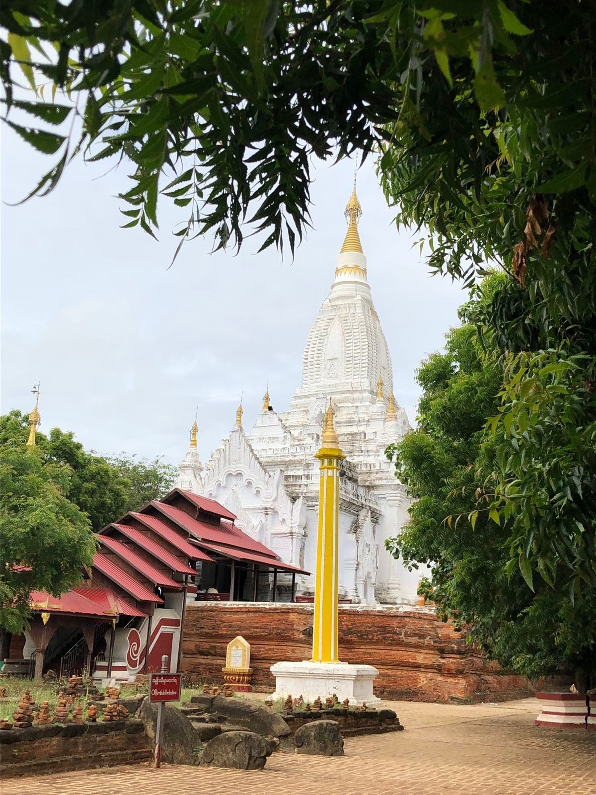 Lemyethna

隙間なく綺麗に積まれてるのがオリジナルのレンガ
隙間...