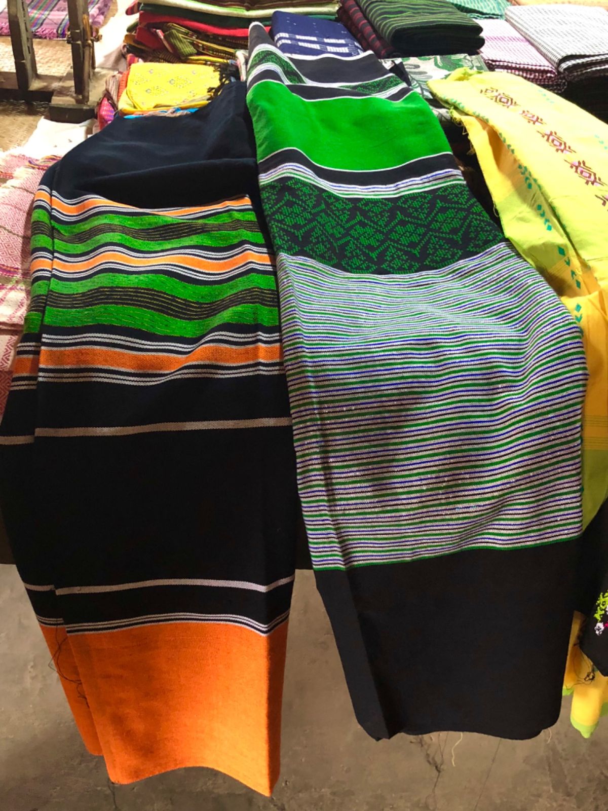 ミンナントゥー村

織物で有名な村で
ミャンマーの民族衣装のロンジーがたく...