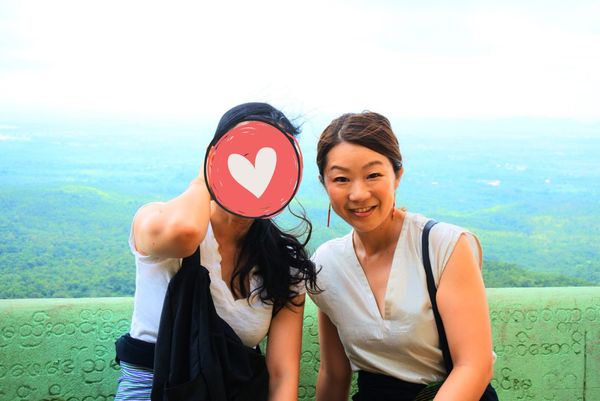 ミャンマー・ヤンゴン「ミャンマーの民族衣装ロンジーを楽しんだ旅」の写真：ポッパ山 ပုပ္ပားတောင်

階...