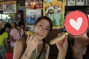ミンナントゥー村

村のお姉さんが案内してくれた
勧められるがまま巻きタバコを🚬