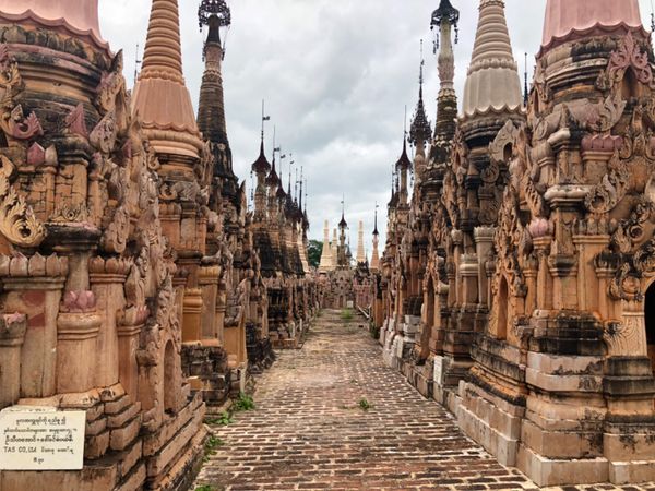ミャンマー・ヤンゴン「ミャンマーの民族衣装ロンジーを楽しんだ旅」の写真：ずっと行ってみたかったカックー遺跡

思...