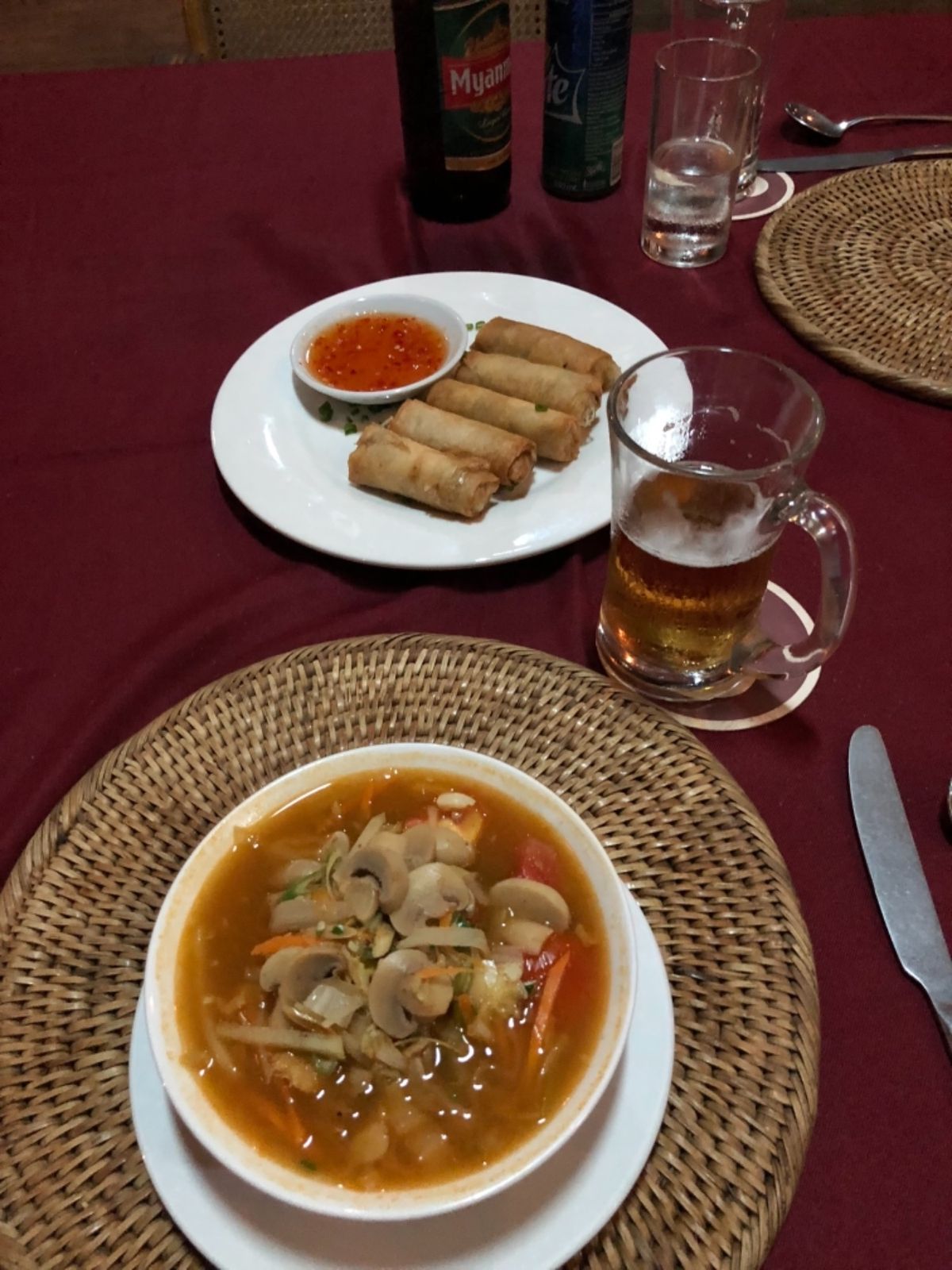 Sarabha Restaurant

美味しそうに見えるけど
味は微妙だ...