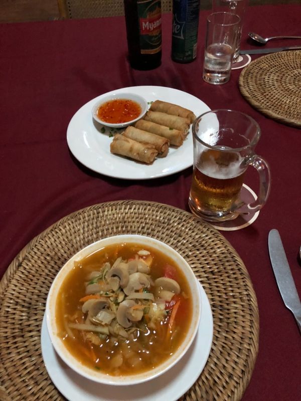 ミャンマー・ヤンゴン「ミャンマーの民族衣装ロンジーを楽しんだ旅」の写真：Sarabha Restaurant

...