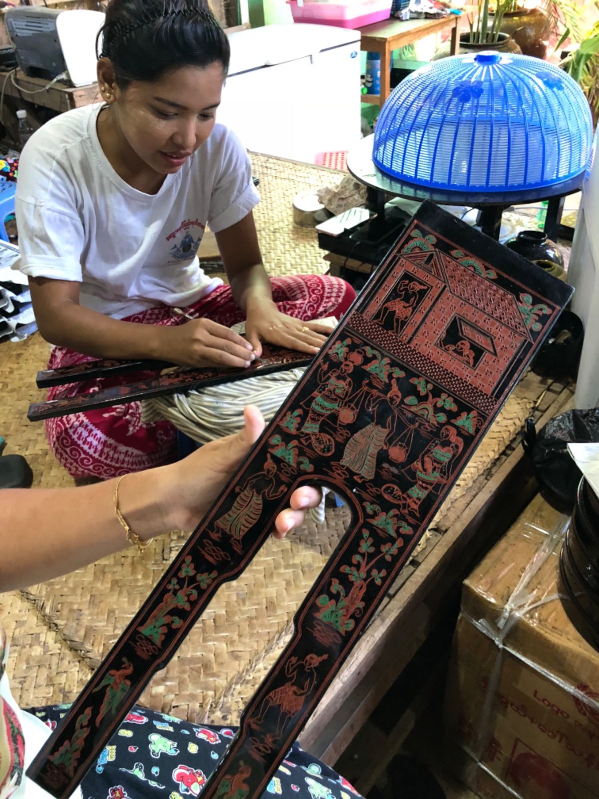 Mya Thit Sar

絵付けが細かくて惚れ惚れする