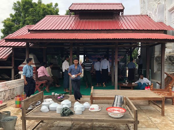 ミャンマー・ヤンゴン「ミャンマーの民族衣装ロンジーを楽しんだ旅」の写真：Lemyethna付近（たぶん）

遺跡...