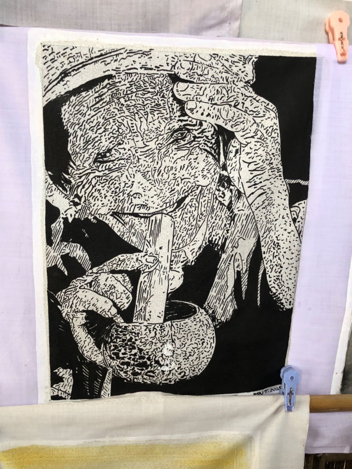 ミャンマーで有名な砂絵
布に描かれてるから折れ曲がっても大丈夫で
観光客で...