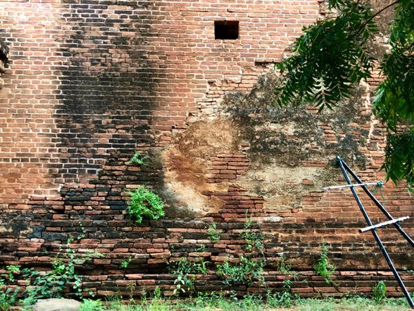 ミャンマー・ヤンゴン「ミャンマーの民族衣装ロンジーを楽しんだ旅」の写真：Lemyethna

隙間なく綺麗に積ま...