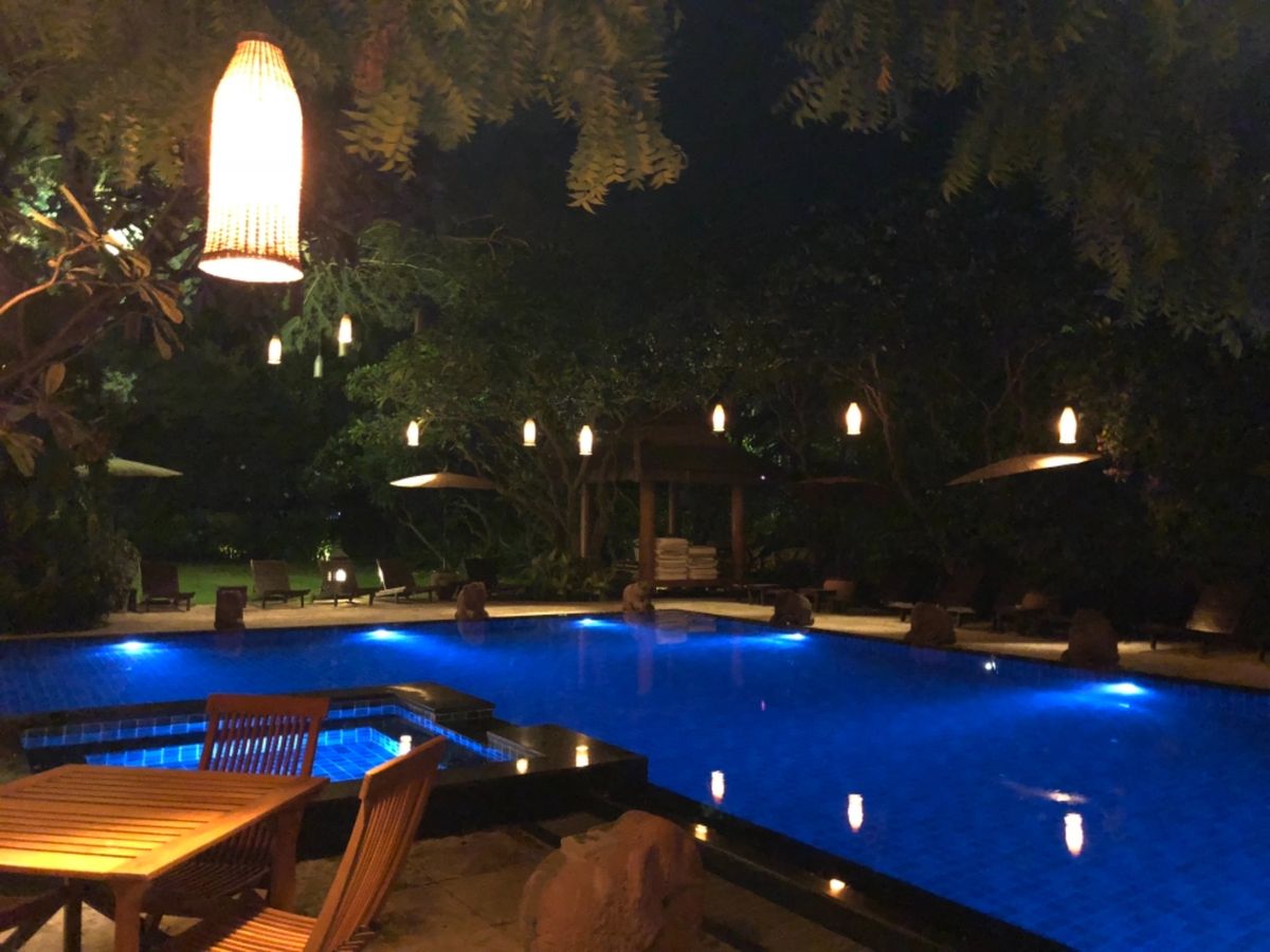 オシャレなプールサイドでスムージー🍹
東南アジアはどの国もスムージー美味しい