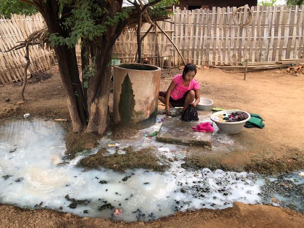 ミャンマー・ヤンゴン「ミャンマーの民族衣装ロンジーを楽しんだ旅」の写真：ミンナントゥー村の様子
洗濯は手洗い！！...