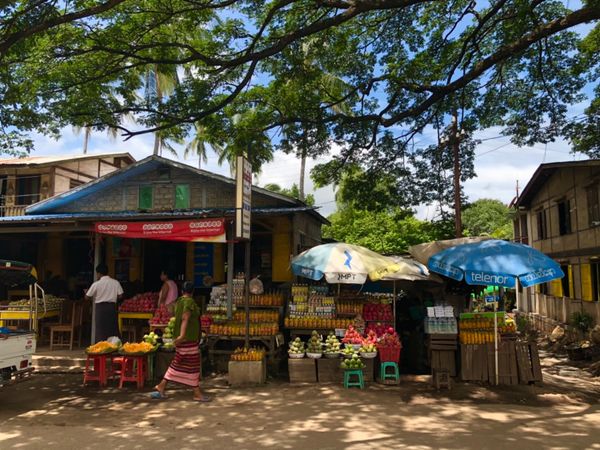 ミャンマー・ヤンゴン「ミャンマーの民族衣装ロンジーを楽しんだ旅」の写真：ミャンマーの何気ない風景
平和〜